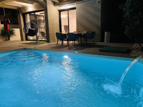Villa Moderna y Luminosa